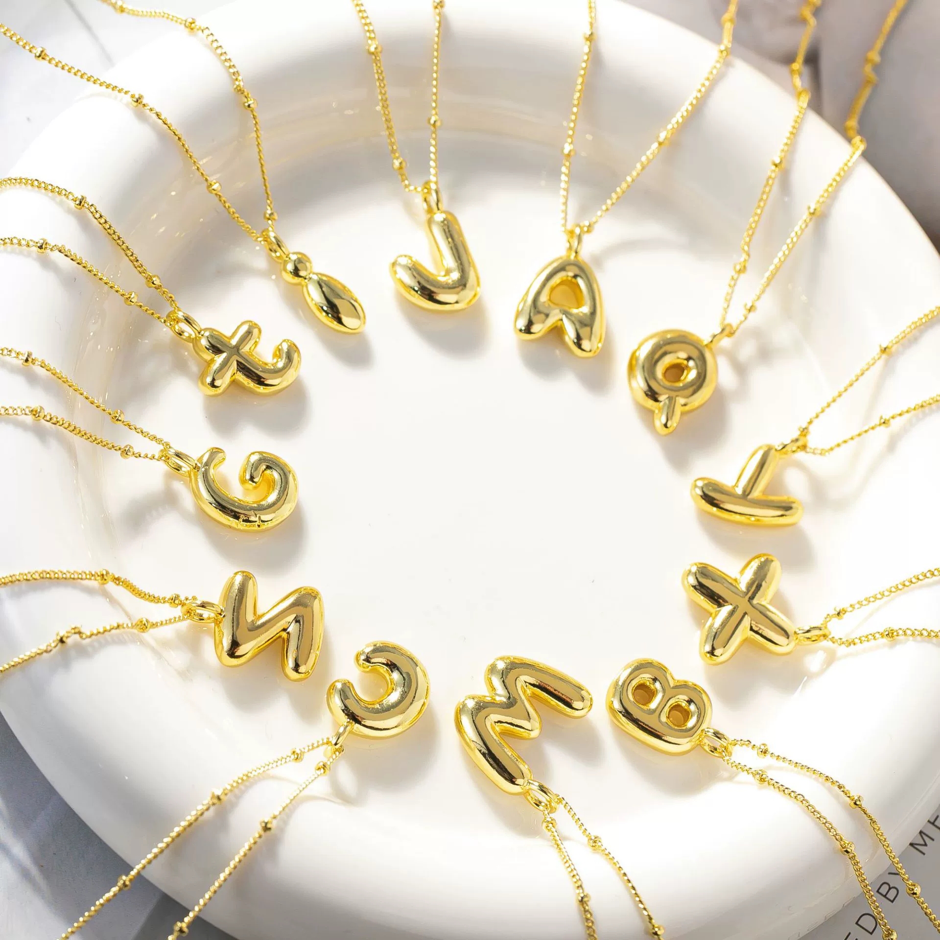 Großhandel Einfacher Stil Strassenmode Buchstabe Kupfer K Vergoldet Halskette Mit Anhänger display picture 1