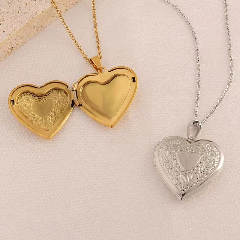 304 Stainless Steel 18K Gold Plated IG Style Sweet Heart Shape Pendant Necklace Locket Necklace display picture 1