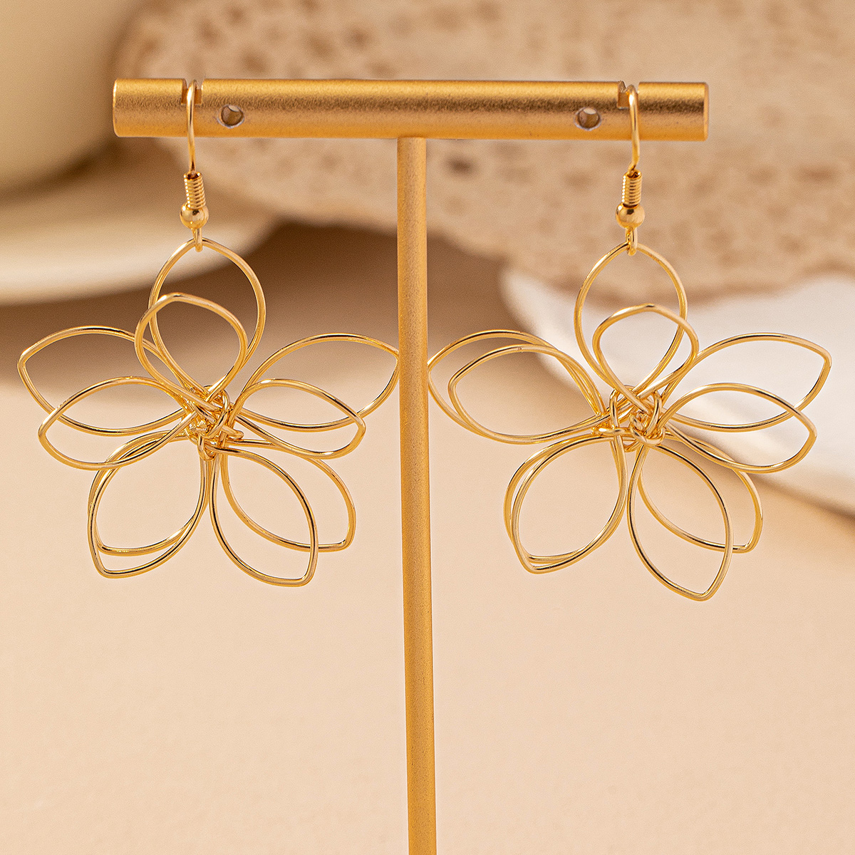 1 Pair IG Style Elegant Lady Flower Iron Drop Earrings display picture 1