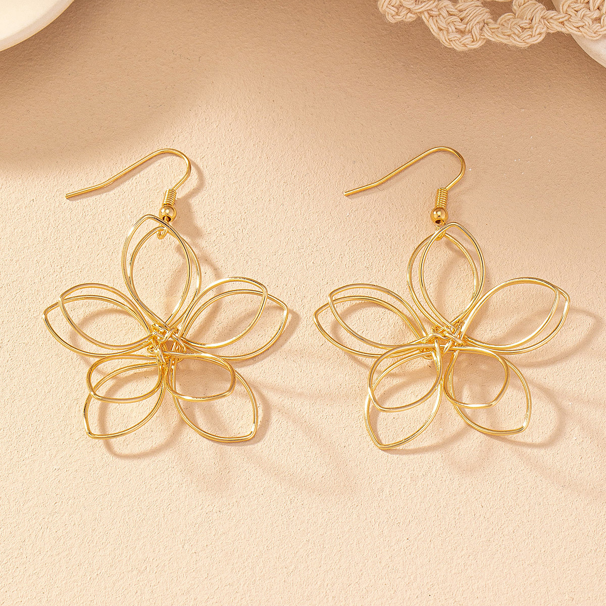1 Pair IG Style Elegant Lady Flower Iron Drop Earrings display picture 4
