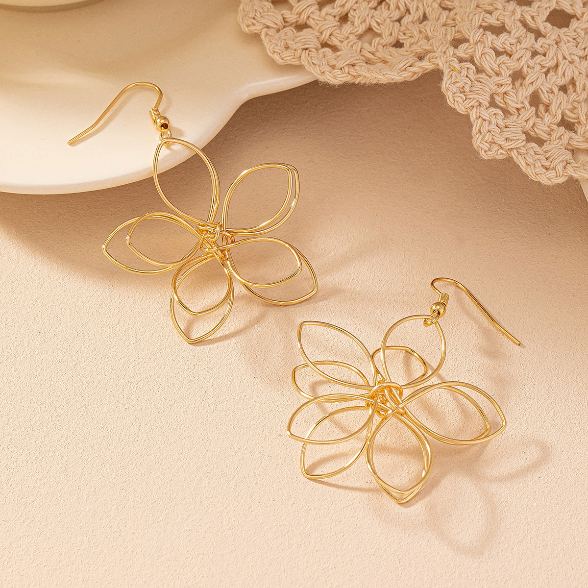 1 Pair IG Style Elegant Lady Flower Iron Drop Earrings display picture 2