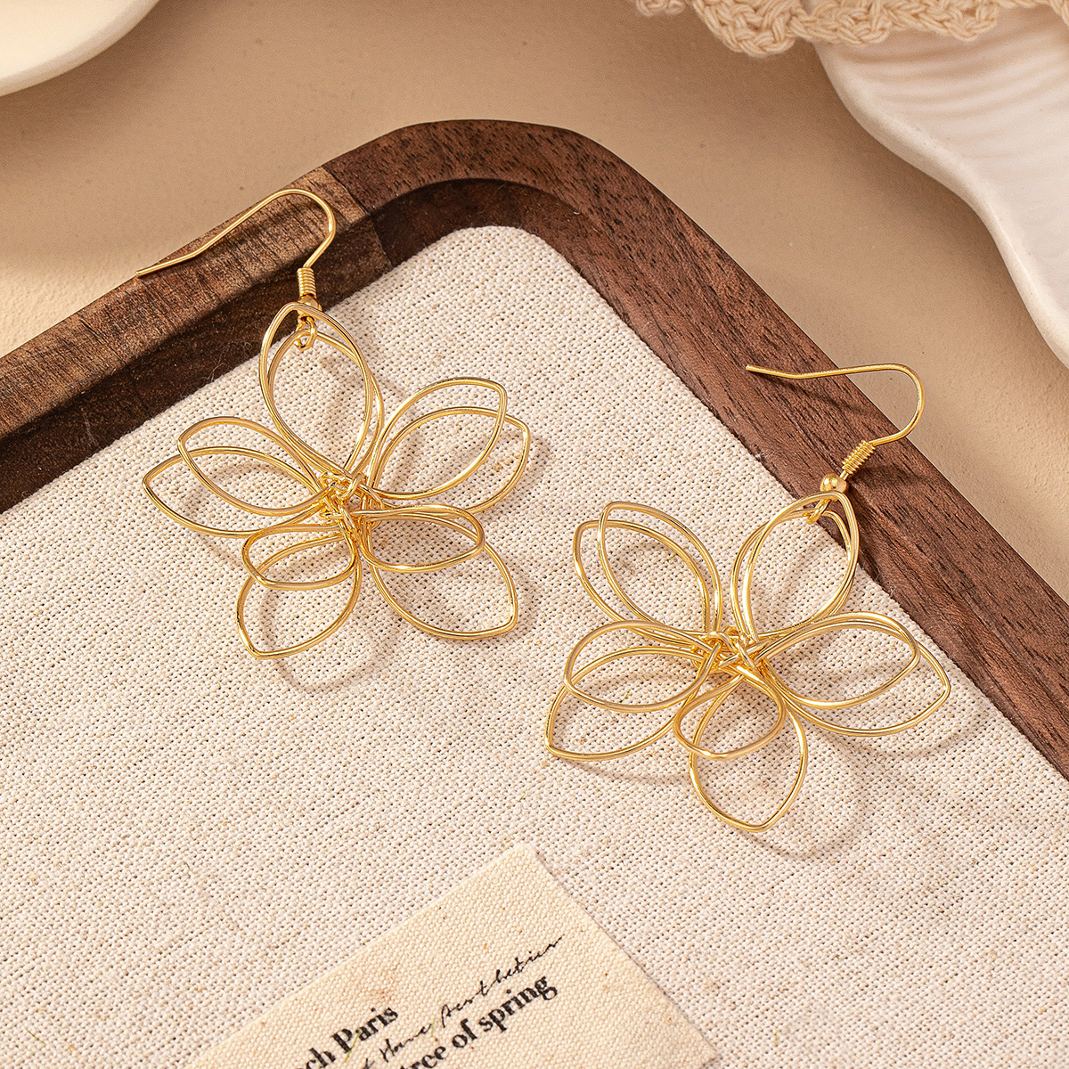 1 Pair IG Style Elegant Lady Flower Iron Drop Earrings display picture 5
