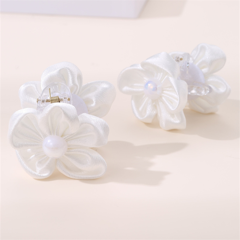 Women's Cute Flower Artificial Pearl Cloth Hair Claws display picture 7