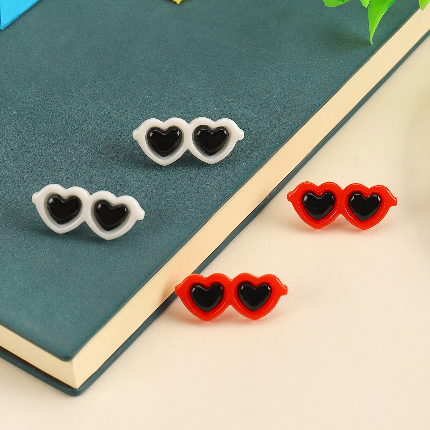 1 Pair Simple Style Cool Style Glasses Plastic Resin Ear Studs display picture 6
