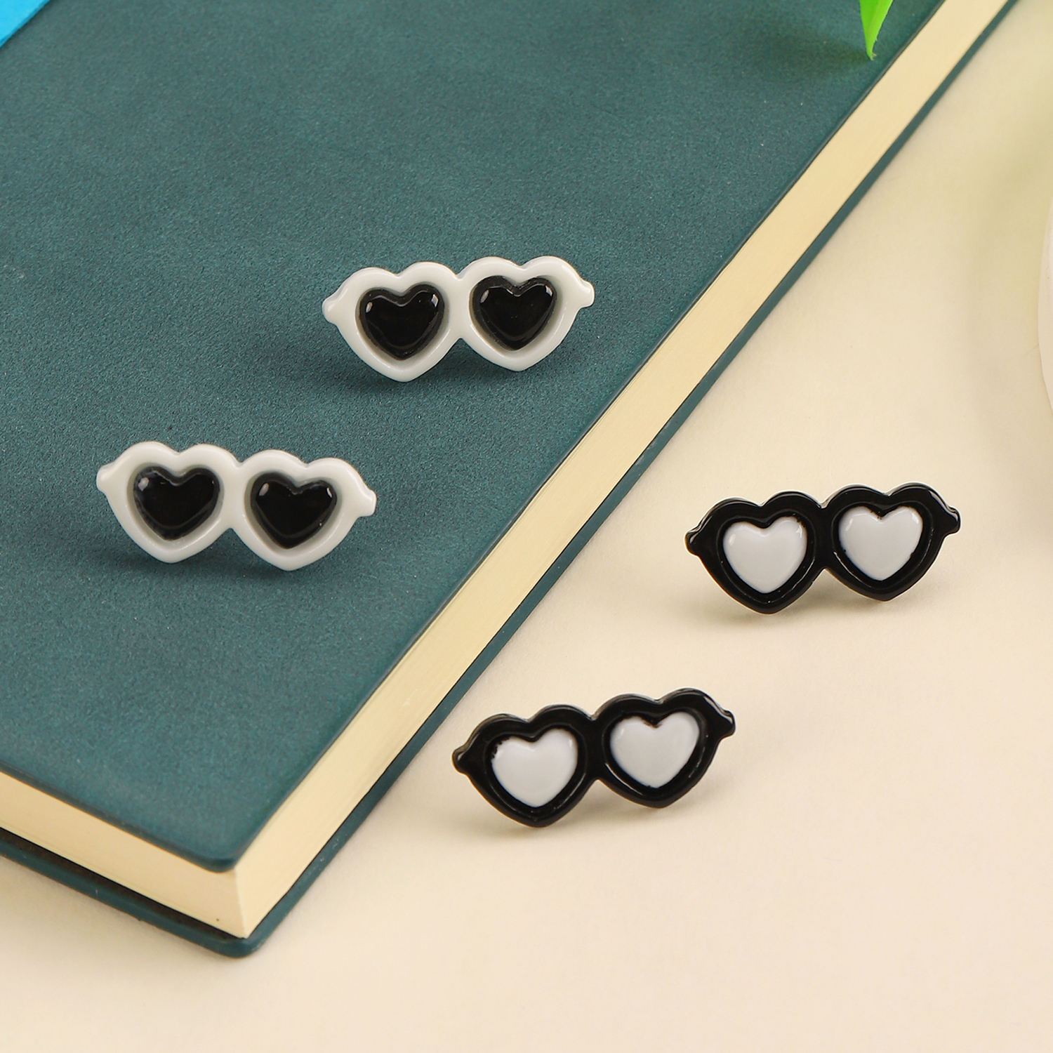 1 Pair Simple Style Cool Style Glasses Plastic Resin Ear Studs display picture 7