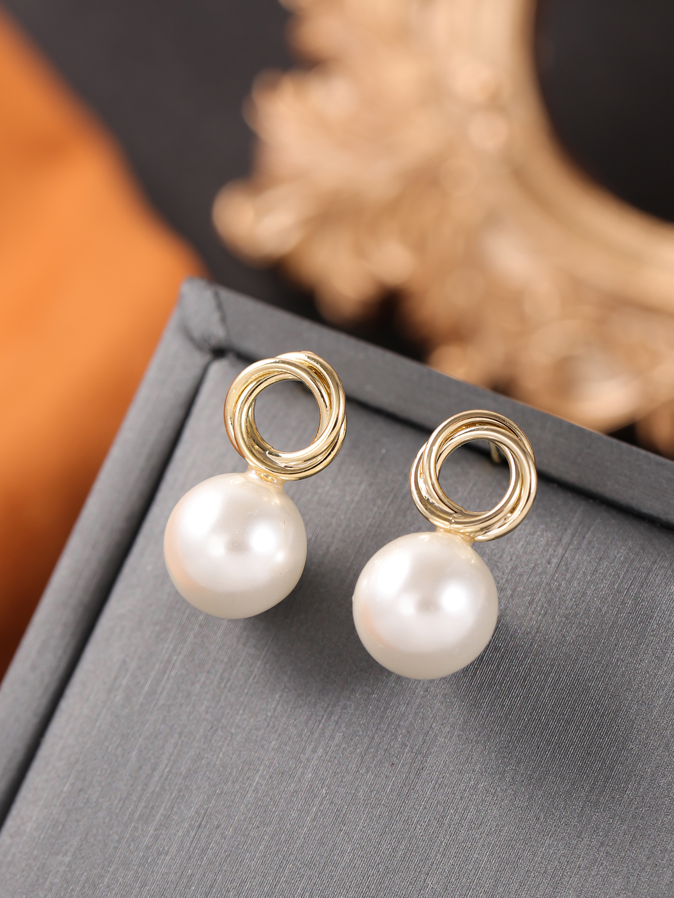 1 Pair Elegant Luxurious Round Plating Inlay Copper Pearl 18K Gold Plated Earrings display picture 2
