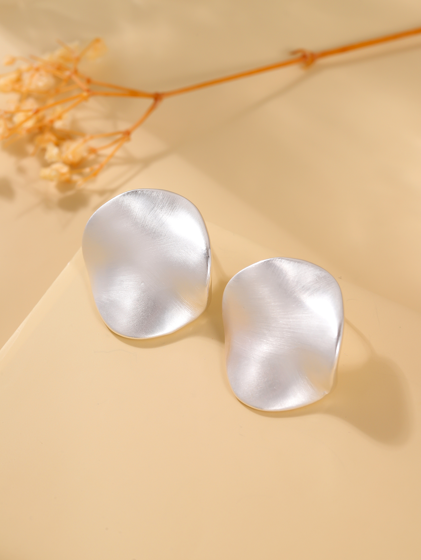 1 Pair Elegant Romantic Solid Color Copper Silver Plated Ear Studs display picture 3