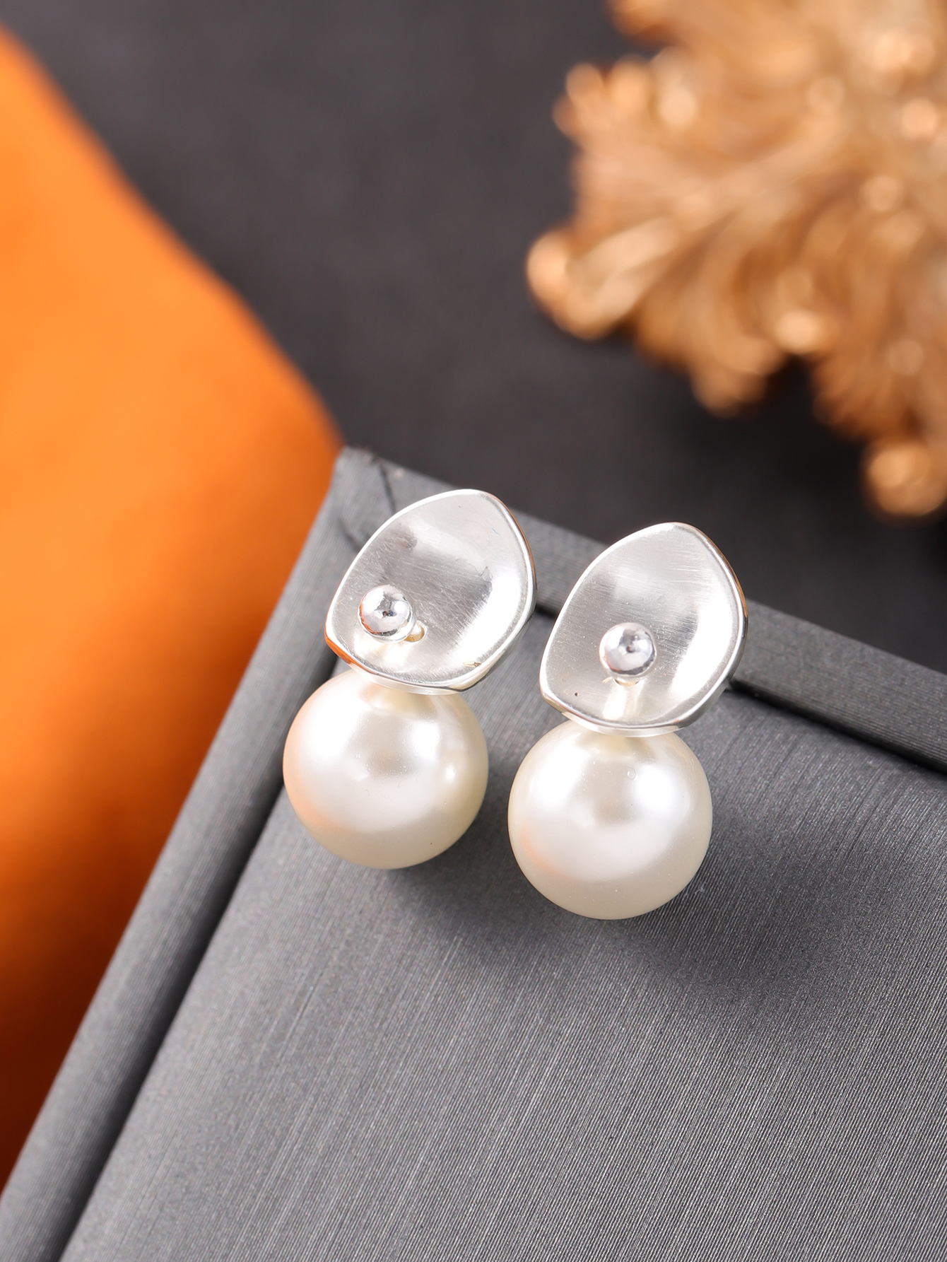 1 Pair Queen Solid Color Solid Color Plating Inlay Copper Pearl Silver Plated Ear Studs display picture 2