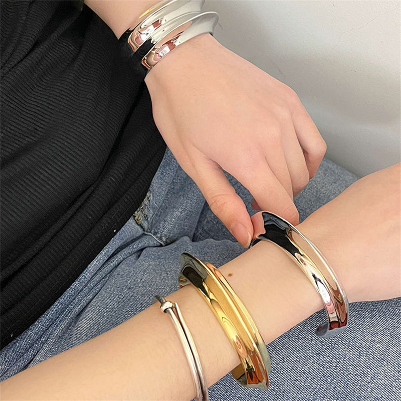 Le Cuivre Plaqué Or Plaqué Argent Décontractée Vacances Commuer Polissage Placage Couleur Unie Bracelet display picture 2