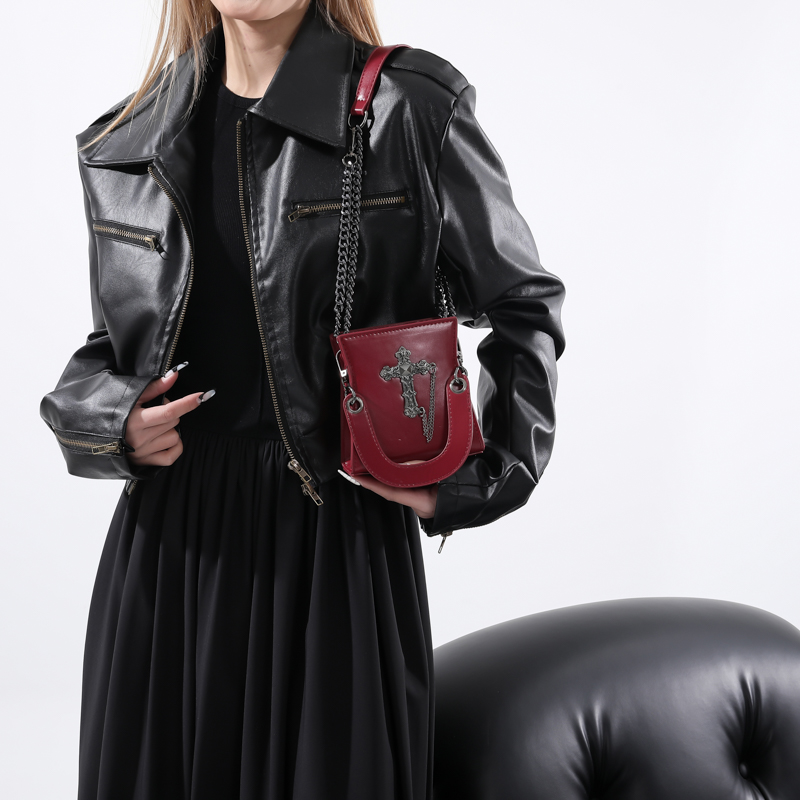Women's Small Pu Leather Cross Solid Color Punk Streetwear Square Magnetic Buckle Crossbody Bag display picture 7