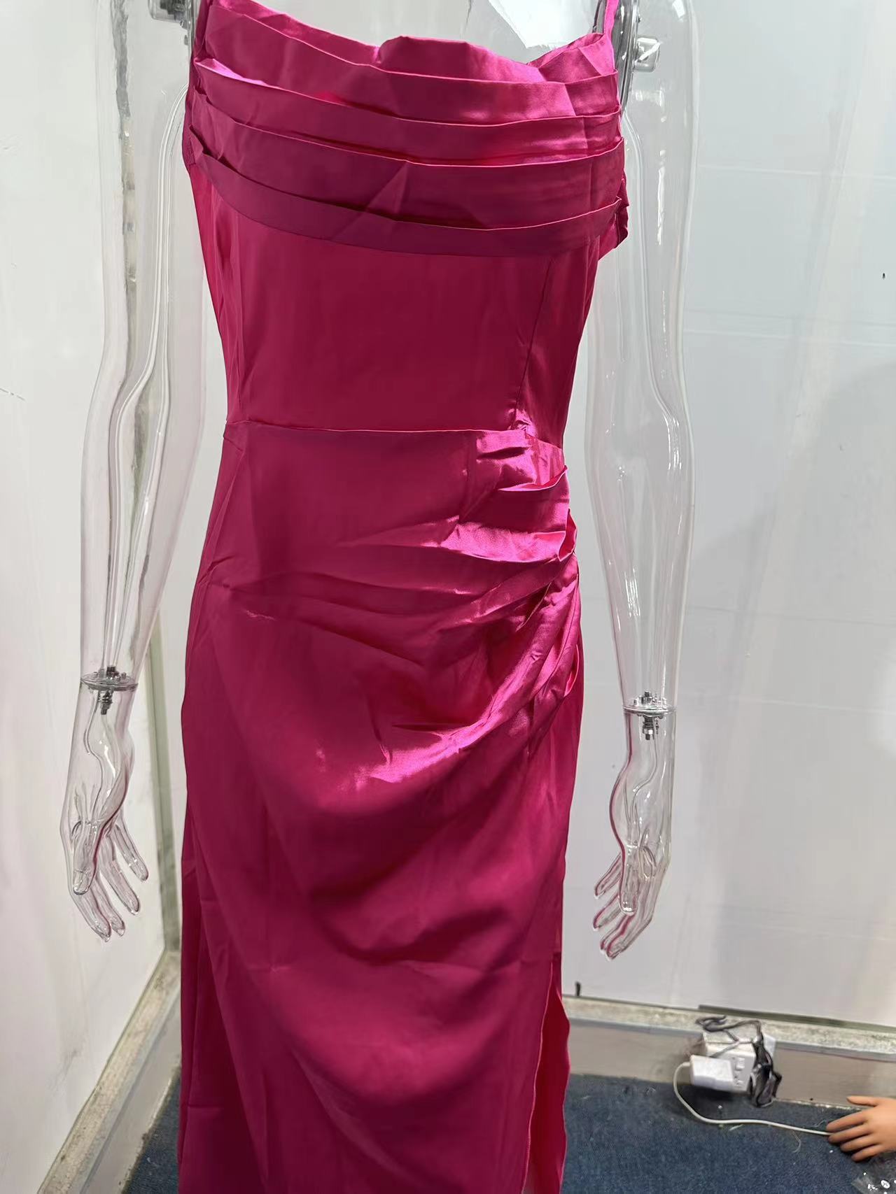 امرأة فستان بحزام جنسي رقبة على شكل V بلا أكمام اللون الصامد فستان طويل ماكسي اليومي تاريخ display picture 5