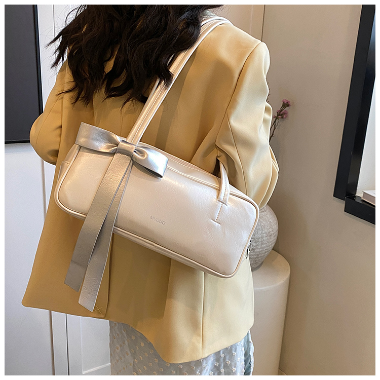 Women's Medium Pu Leather Solid Color Vintage Style Streetwear Bowknot Square Zipper Underarm Bag display picture 15