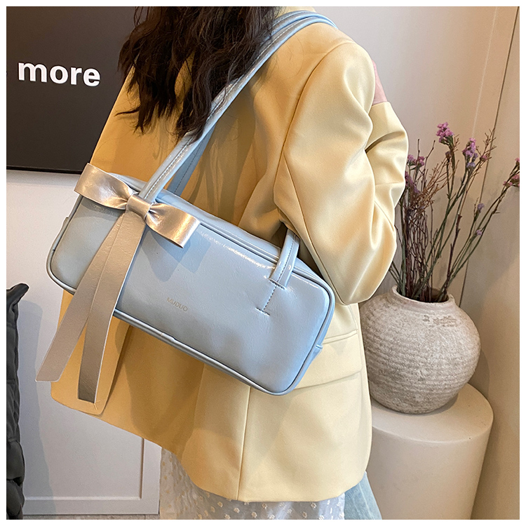 Women's Medium Pu Leather Solid Color Vintage Style Streetwear Bowknot Square Zipper Underarm Bag display picture 18