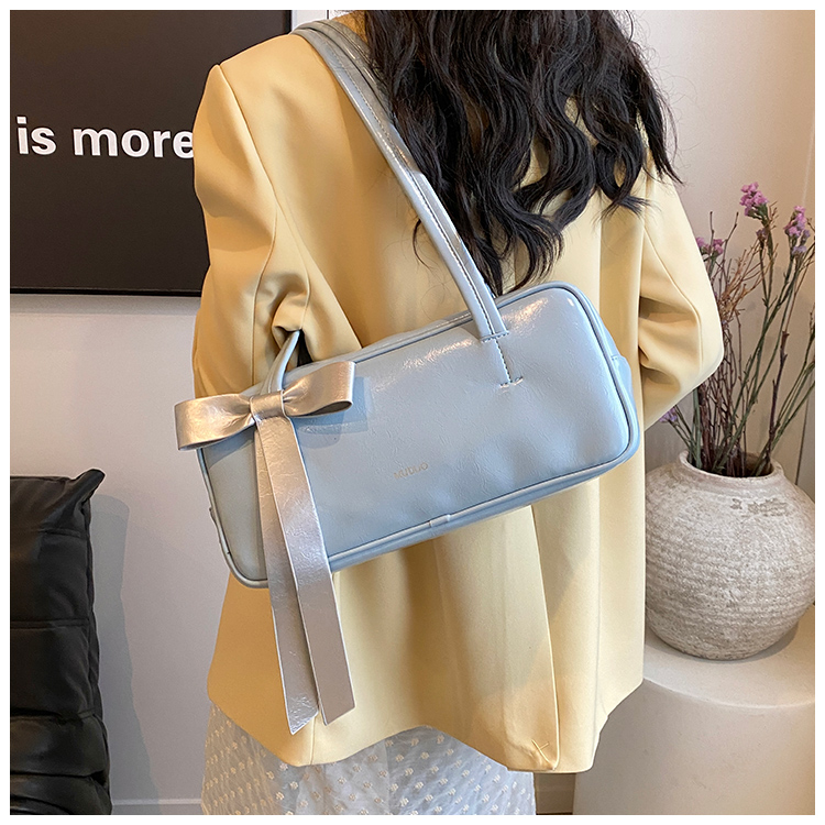 Women's Medium Pu Leather Solid Color Vintage Style Streetwear Bowknot Square Zipper Underarm Bag display picture 13