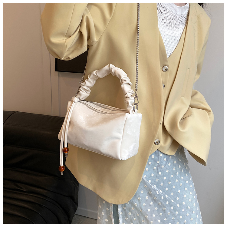 Women's Medium Pu Leather Solid Color Classic Style Streetwear Square Zipper Crossbody Bag display picture 12