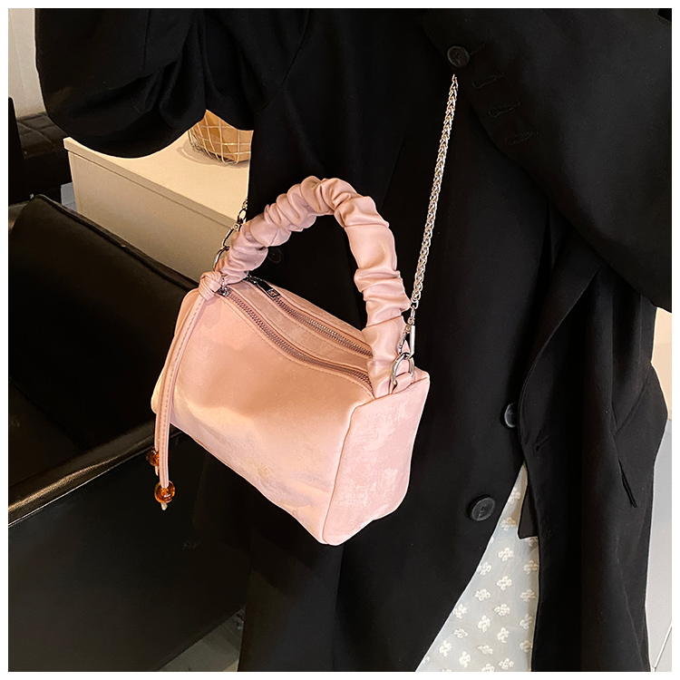 Women's Medium Pu Leather Solid Color Classic Style Streetwear Square Zipper Crossbody Bag display picture 13