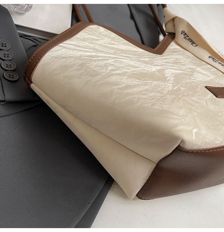Women's Large Pu Leather Solid Color Basic Classic Style Pillow Shape Zipper Tote Bag display picture 1