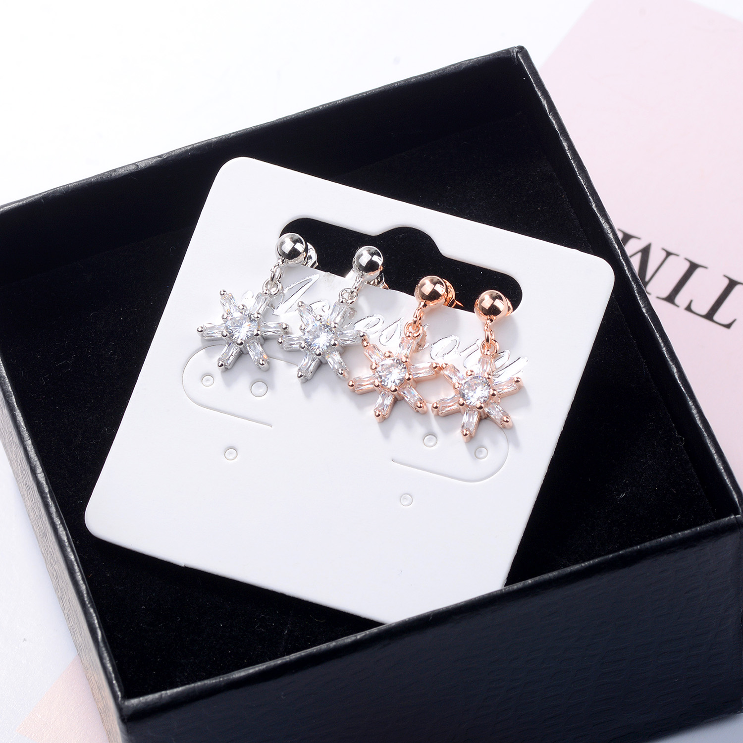 1 Pair Basic Snowflake Inlay Copper Zircon Drop Earrings display picture 3