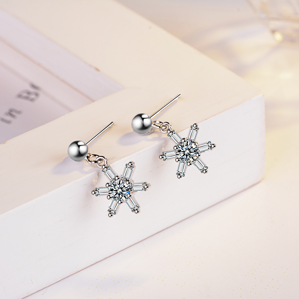 1 Pair Basic Snowflake Inlay Copper Zircon Drop Earrings display picture 5