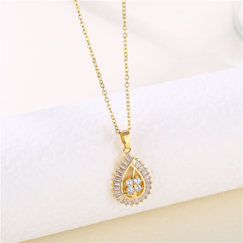 201 Stainless Steel Brass 18K Gold Plated Elegant Modern Style Classic Style Plating Inlay Four Leaf Clover Tree Water Droplets Zircon Pendant Necklace display picture 1