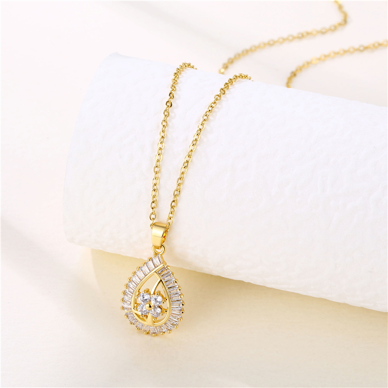 201 Stainless Steel Brass 18K Gold Plated Elegant Modern Style Classic Style Plating Inlay Four Leaf Clover Tree Water Droplets Zircon Pendant Necklace display picture 2