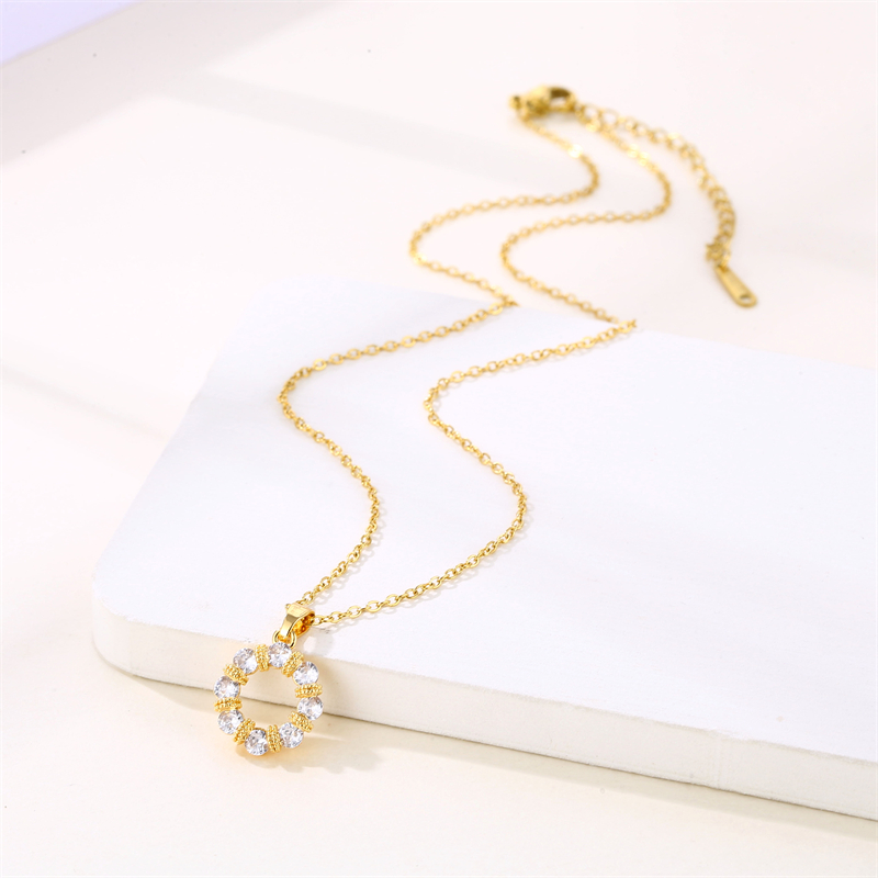 201 Stainless Steel Brass 18K Gold Plated Elegant Lady Korean Style Plating Inlay Circle Rhinestones Zircon Pendant Necklace display picture 5