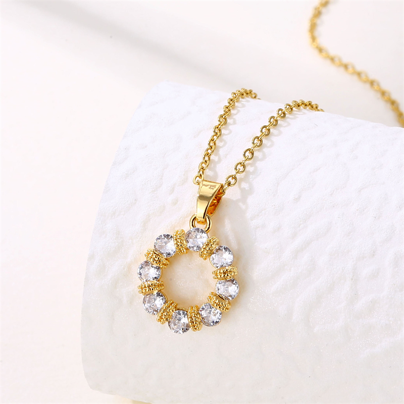 201 Stainless Steel Brass 18K Gold Plated Elegant Lady Korean Style Plating Inlay Circle Rhinestones Zircon Pendant Necklace display picture 2