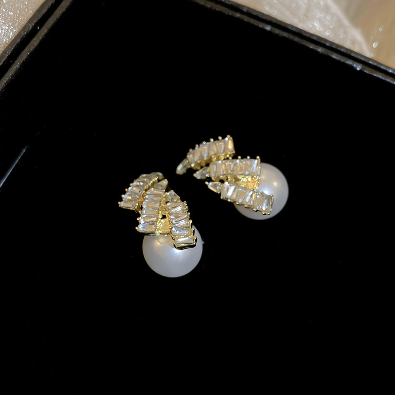 1 Pair Elegant Retro Geometric Inlay Alloy Artificial Pearls Rhinestones Ear Studs display picture 2