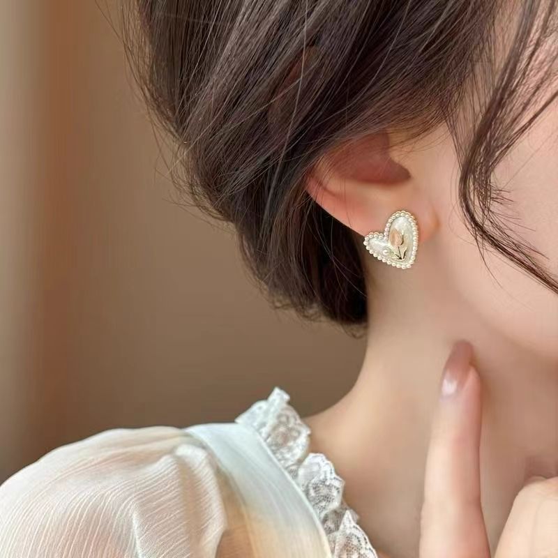 1 Pair IG Style Sweet Heart Shape Flower Inlay Alloy Pearl Silver Plated Ear Studs display picture 3