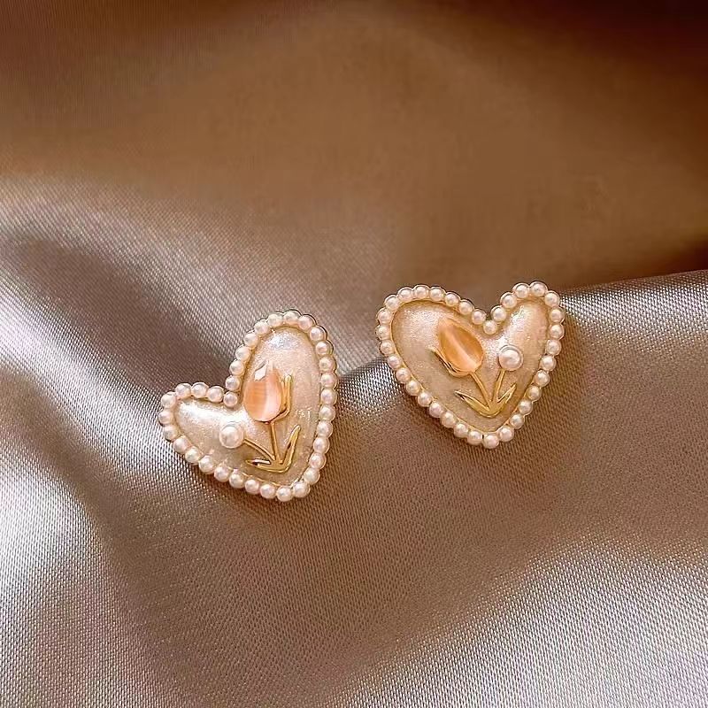 1 Pair IG Style Sweet Heart Shape Flower Inlay Alloy Pearl Silver Plated Ear Studs display picture 4