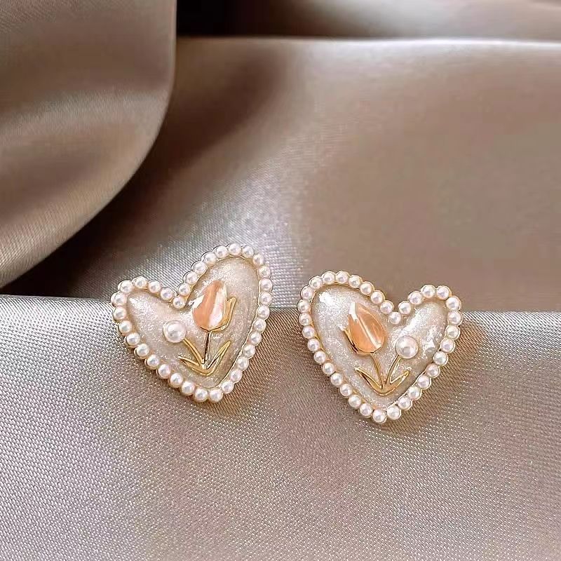 1 Pair IG Style Sweet Heart Shape Flower Inlay Alloy Pearl Silver Plated Ear Studs display picture 6