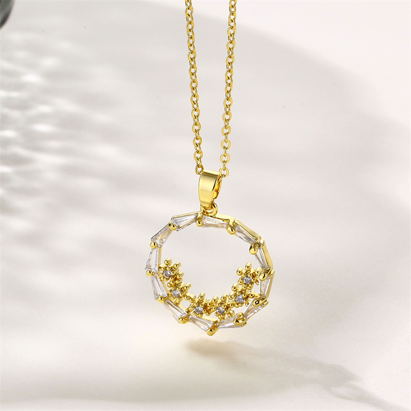 Shiny Circle 201 Stainless Steel Brass Plating Inlay Zircon 18K Gold Plated Women's Pendant Necklace display picture 4