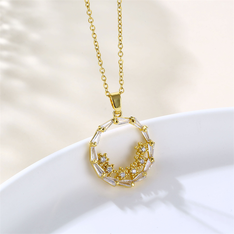 Shiny Circle 201 Stainless Steel Brass Plating Inlay Zircon 18K Gold Plated Women's Pendant Necklace display picture 5