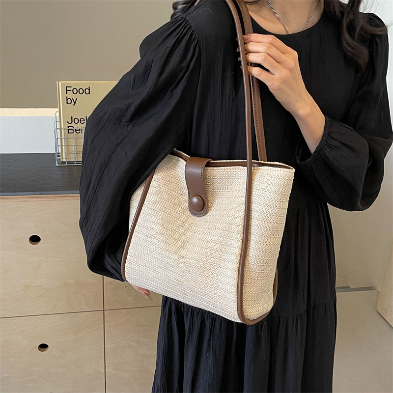 Women's Braid Solid Color Classic Style Weave Sewing Thread Zipper Shoulder Bag display picture 1