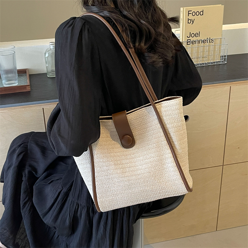 Women's Braid Solid Color Classic Style Weave Sewing Thread Zipper Shoulder Bag display picture 3