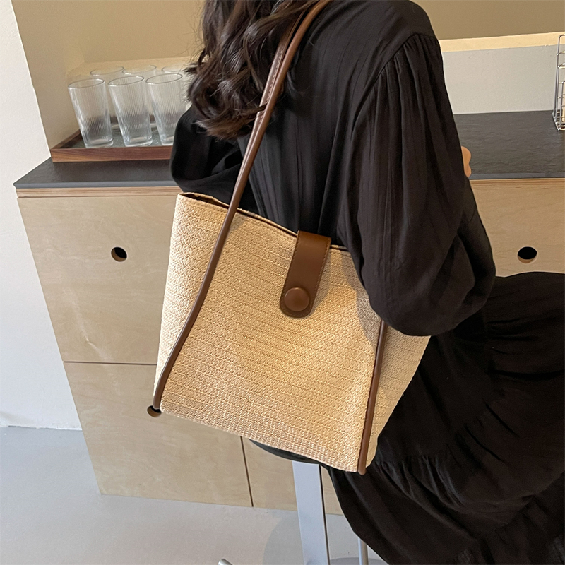 Women's Braid Solid Color Classic Style Weave Sewing Thread Zipper Shoulder Bag display picture 6