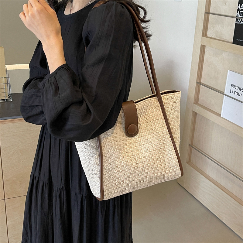 Women's Braid Solid Color Classic Style Weave Sewing Thread Zipper Shoulder Bag display picture 8