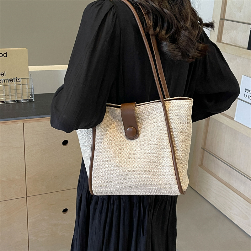 Women's Braid Solid Color Classic Style Weave Sewing Thread Zipper Shoulder Bag display picture 5