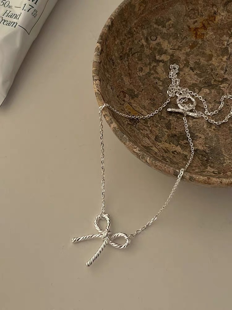 Sterling Silver Casual Chain Geometric Bow Knot Pendant Necklace display picture 6