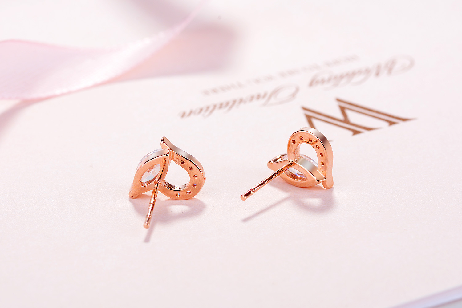 1 Pair Sweet Heart Shape Inlay Copper Zircon Ear Studs display picture 3