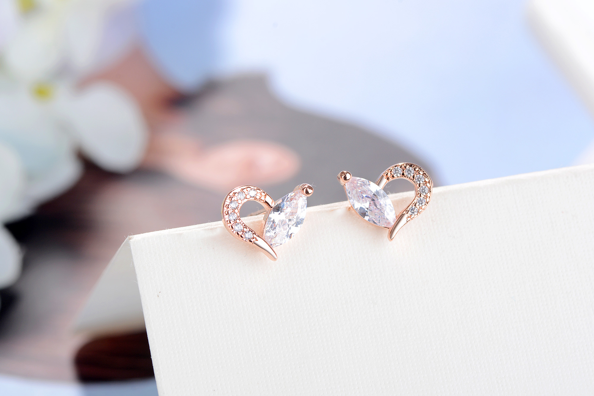 1 Pair Sweet Heart Shape Inlay Copper Zircon Ear Studs display picture 4