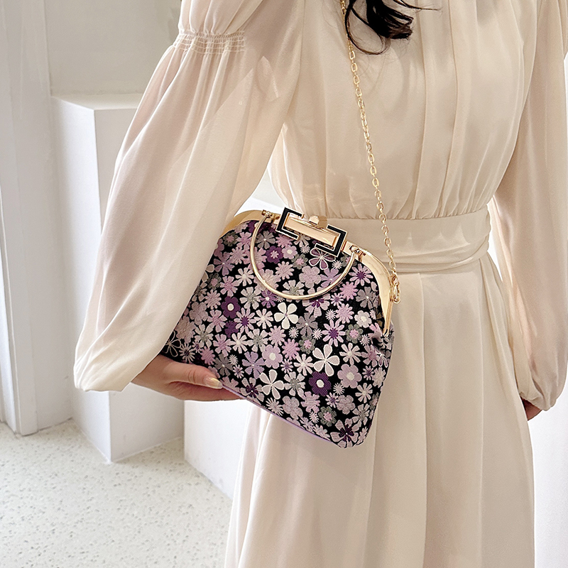 Women's Medium Nylon Ditsy Floral Vintage Style Classic Style Clasp Frame Handbag display picture 17