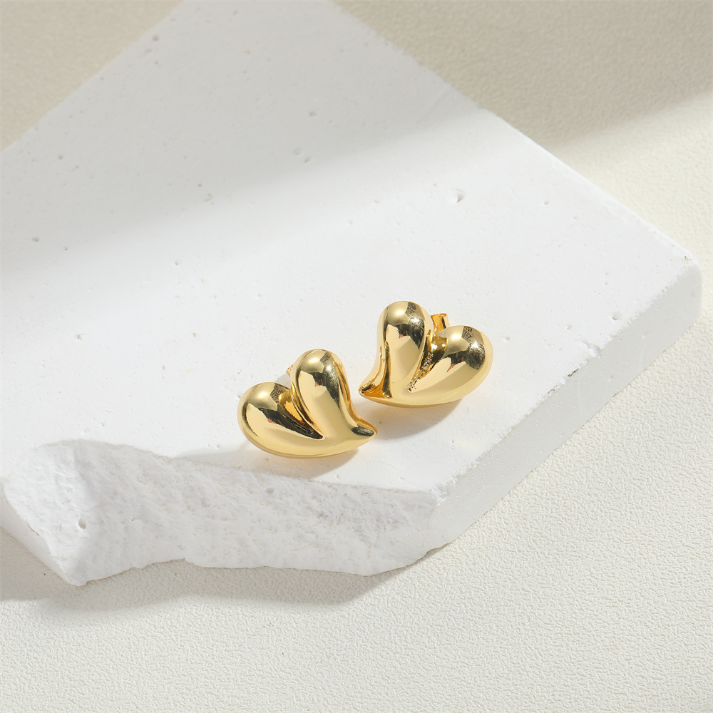 1 Pair Simple Style Heart Shape Copper 14K Gold Plated Ear Studs display picture 6