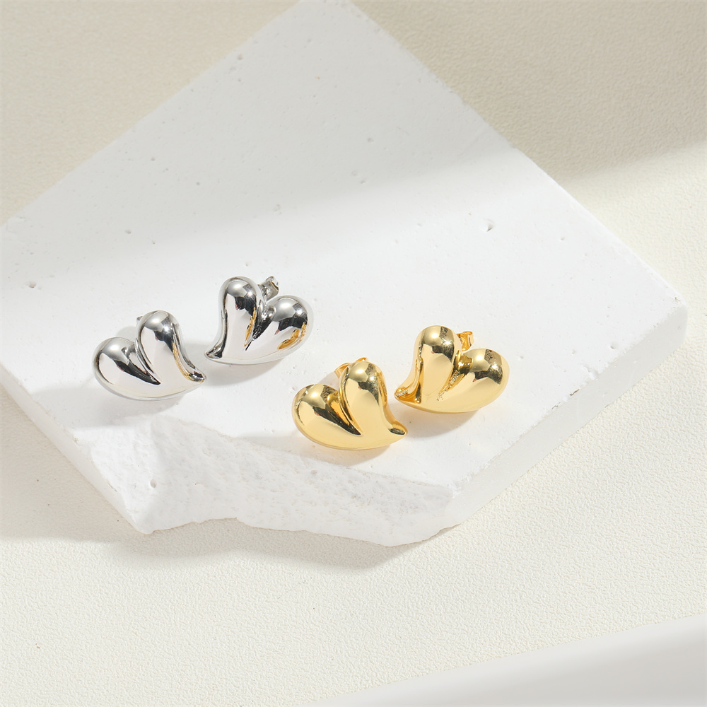 1 Pair Simple Style Heart Shape Copper 14K Gold Plated Ear Studs display picture 7