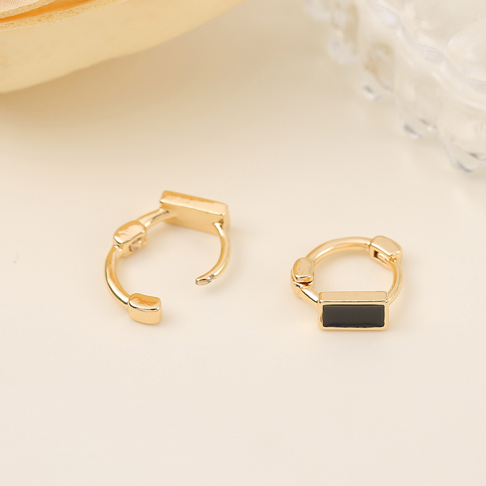 1 Pair Simple Style Square Rectangle Enamel Copper 18K Gold Plated Hoop Earrings display picture 5