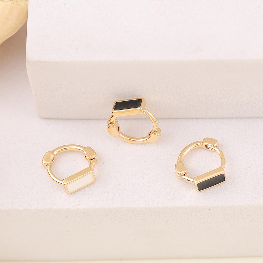 1 Pair Simple Style Square Rectangle Enamel Copper 18K Gold Plated Hoop Earrings display picture 6