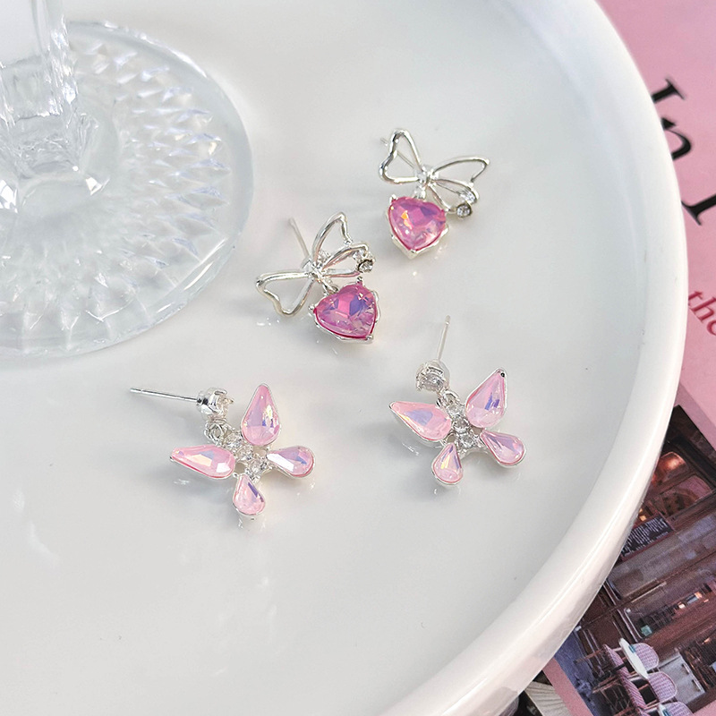 1 Pair Cute Lady Sweet Heart Shape Butterfly Inlay Artificial Pearl Copper Zircon Ear Studs display picture 10