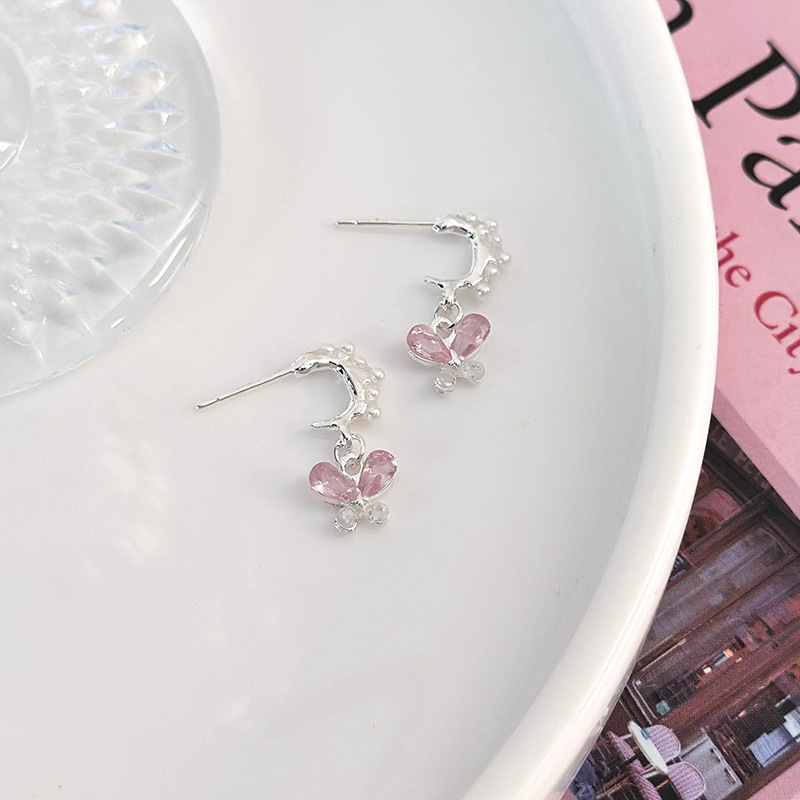 1 Pair Cute Lady Sweet Heart Shape Butterfly Inlay Artificial Pearl Copper Zircon Ear Studs display picture 12
