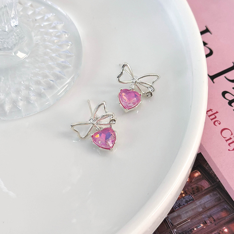 1 Pair Cute Lady Sweet Heart Shape Butterfly Inlay Artificial Pearl Copper Zircon Ear Studs display picture 17
