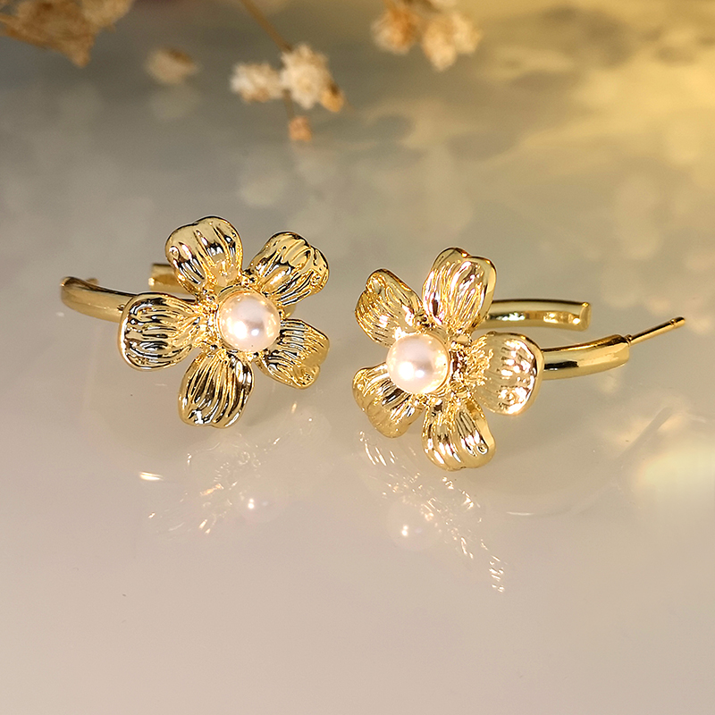 1 Paire Élégant Dame Style Classique Fleur Incruster Alliage De Zinc Perles Artificielles Boucles D'Oreilles display picture 5